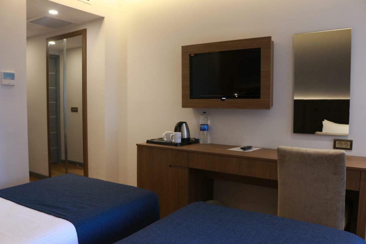Nova Plaza Crystal & Hotel