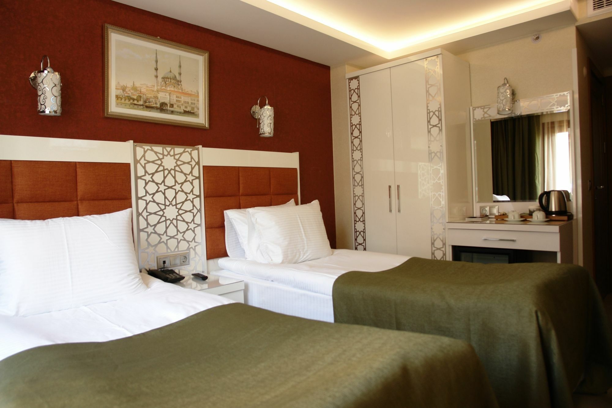 River Hotel