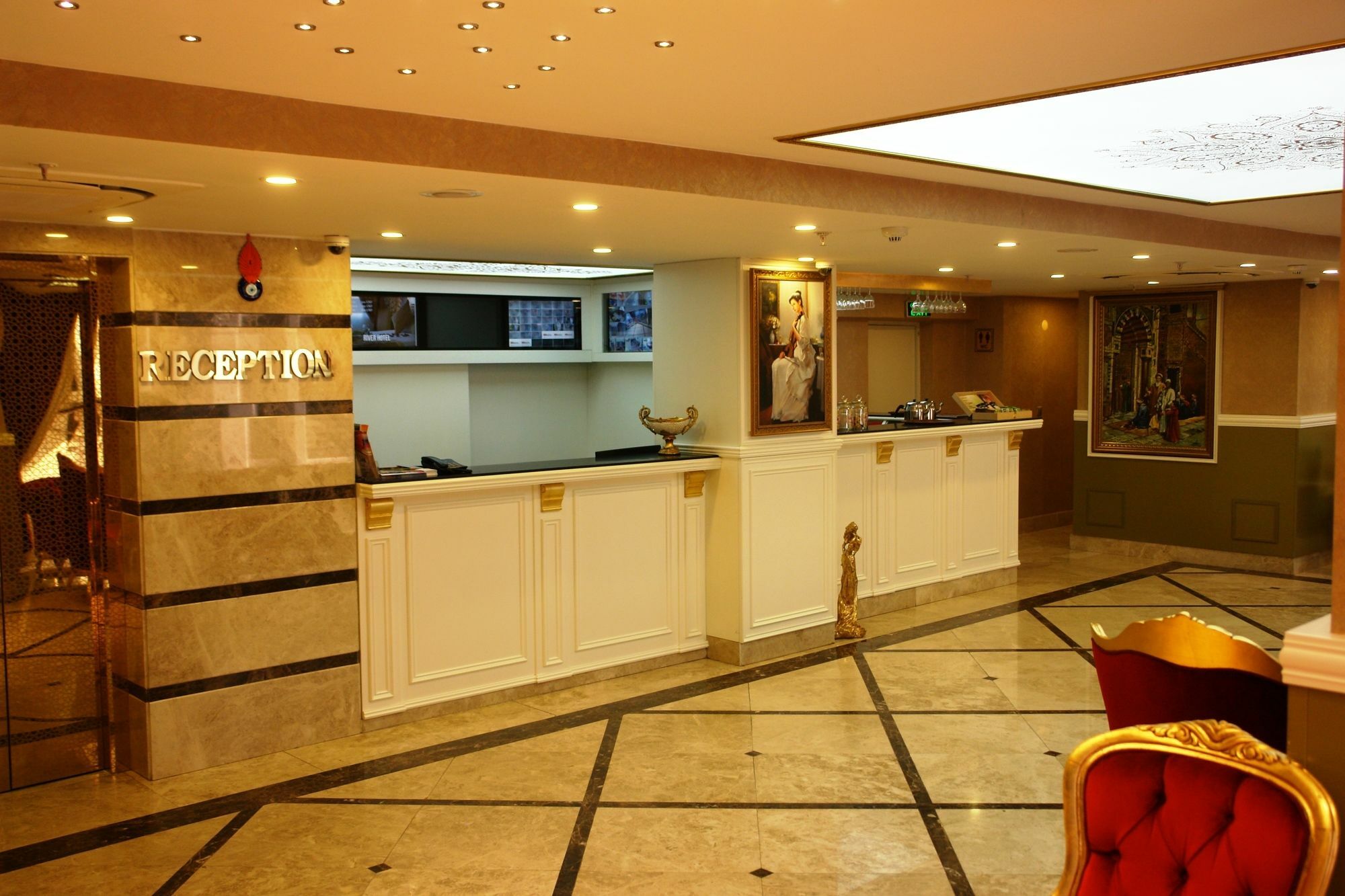 Hotel River