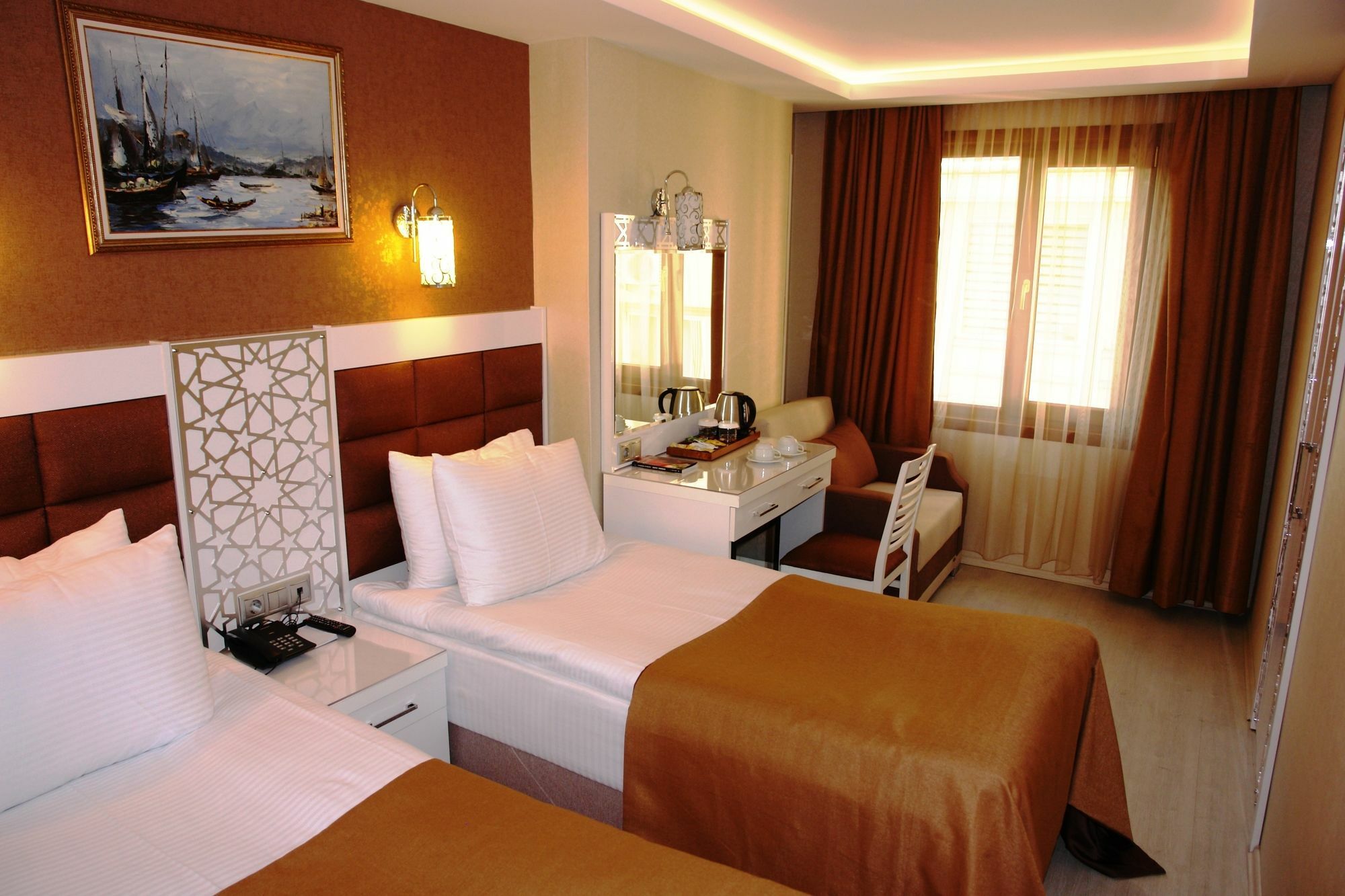 River Hotel