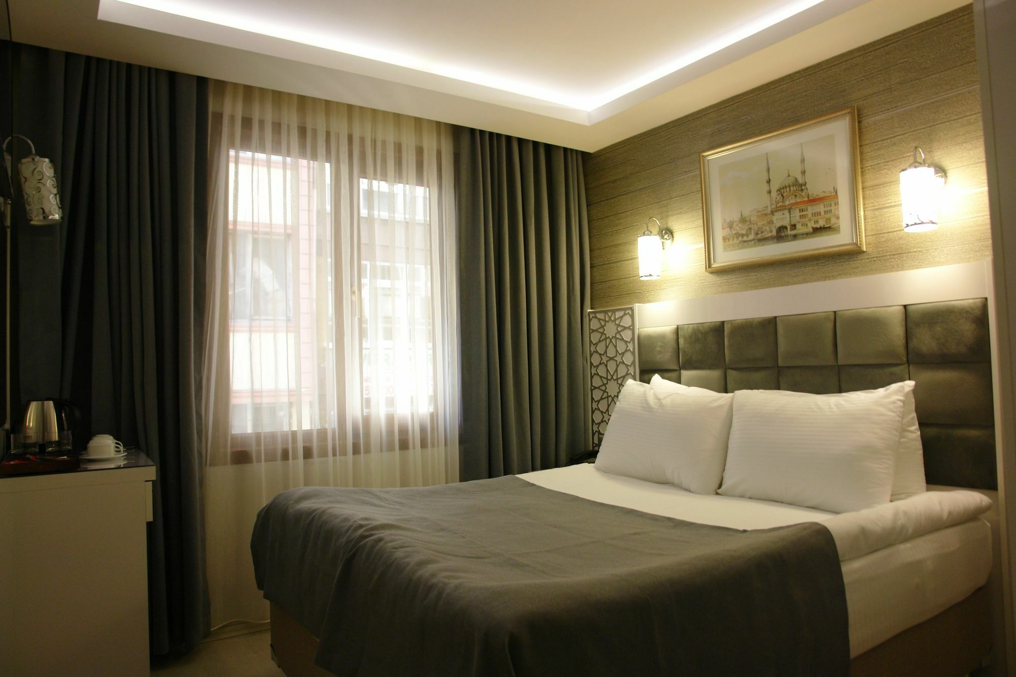 Hotel River 2*