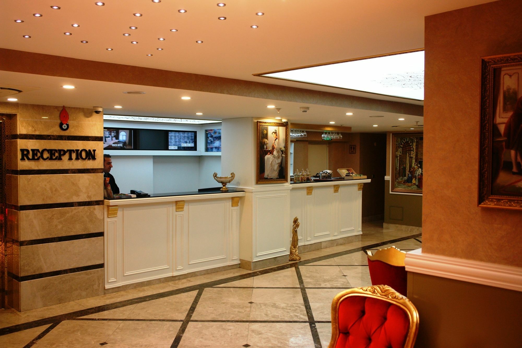 River Hotel 2*