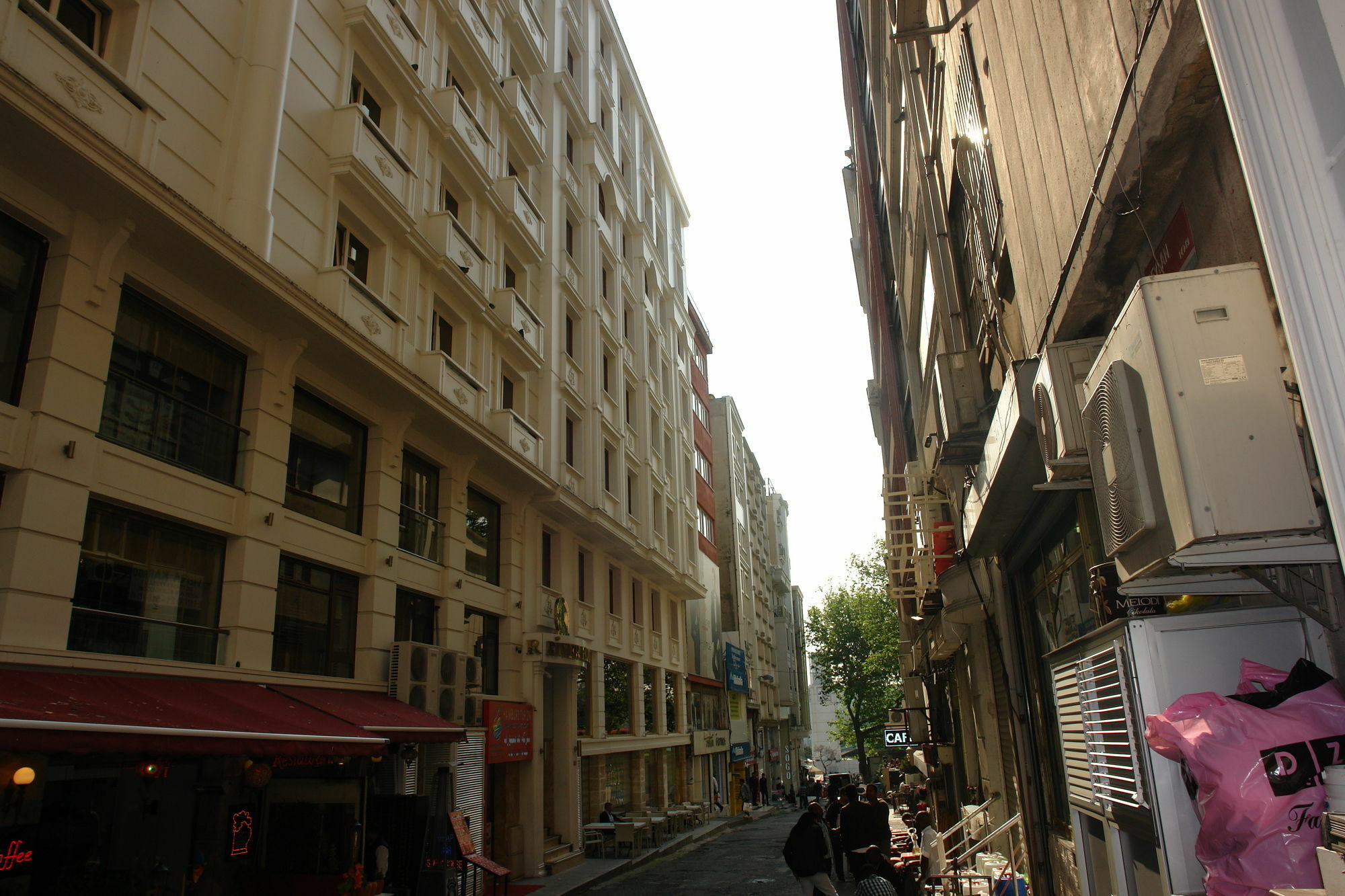 River Hotel