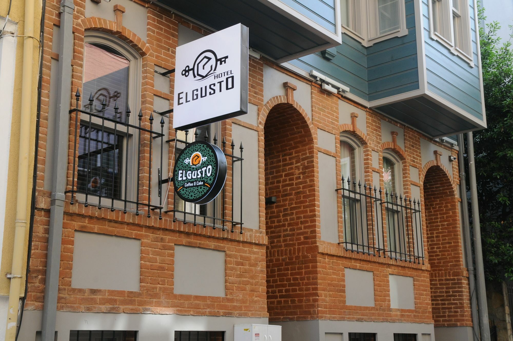 El Gusto Hotel
