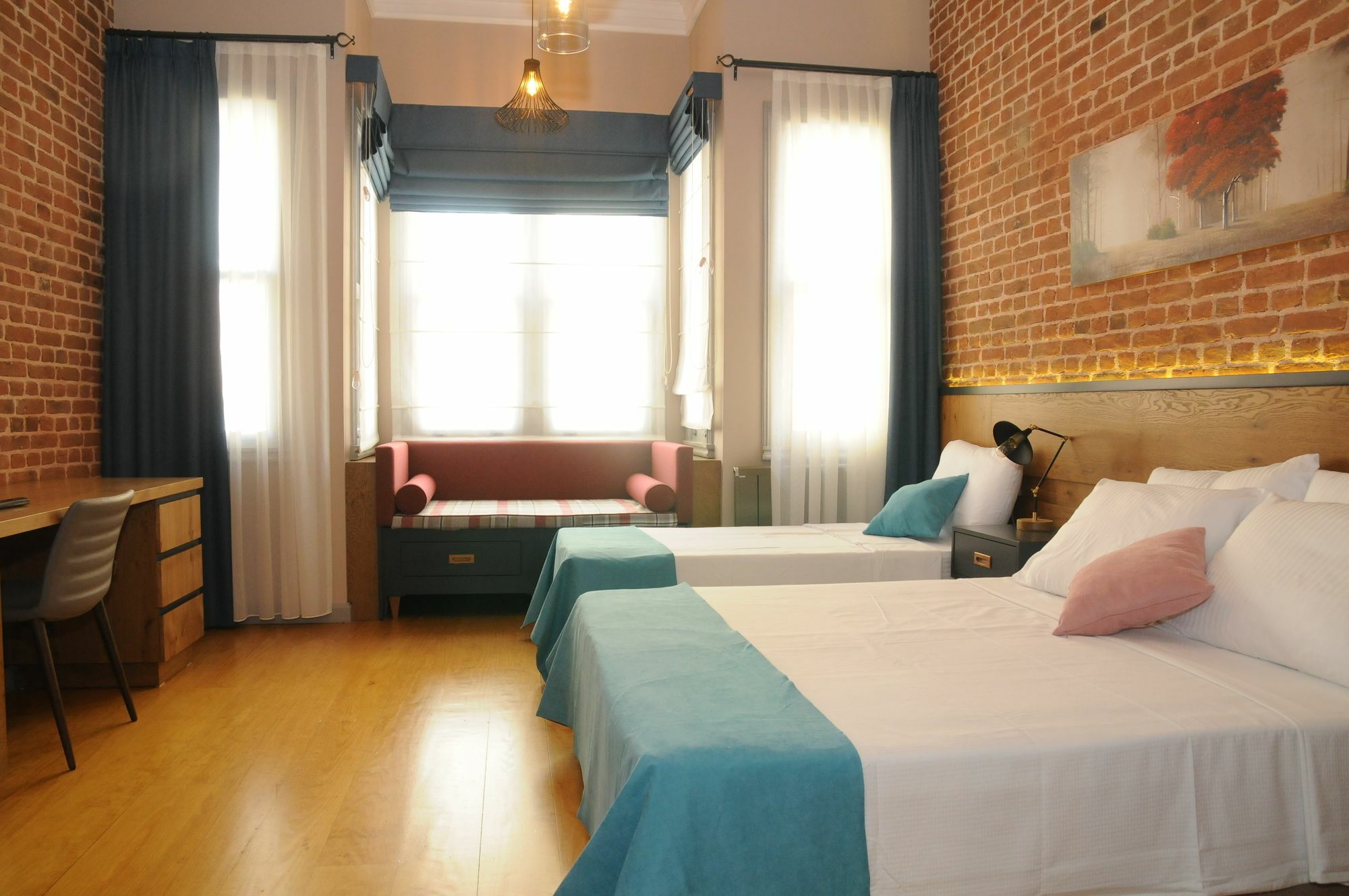 El Gusto Hotel