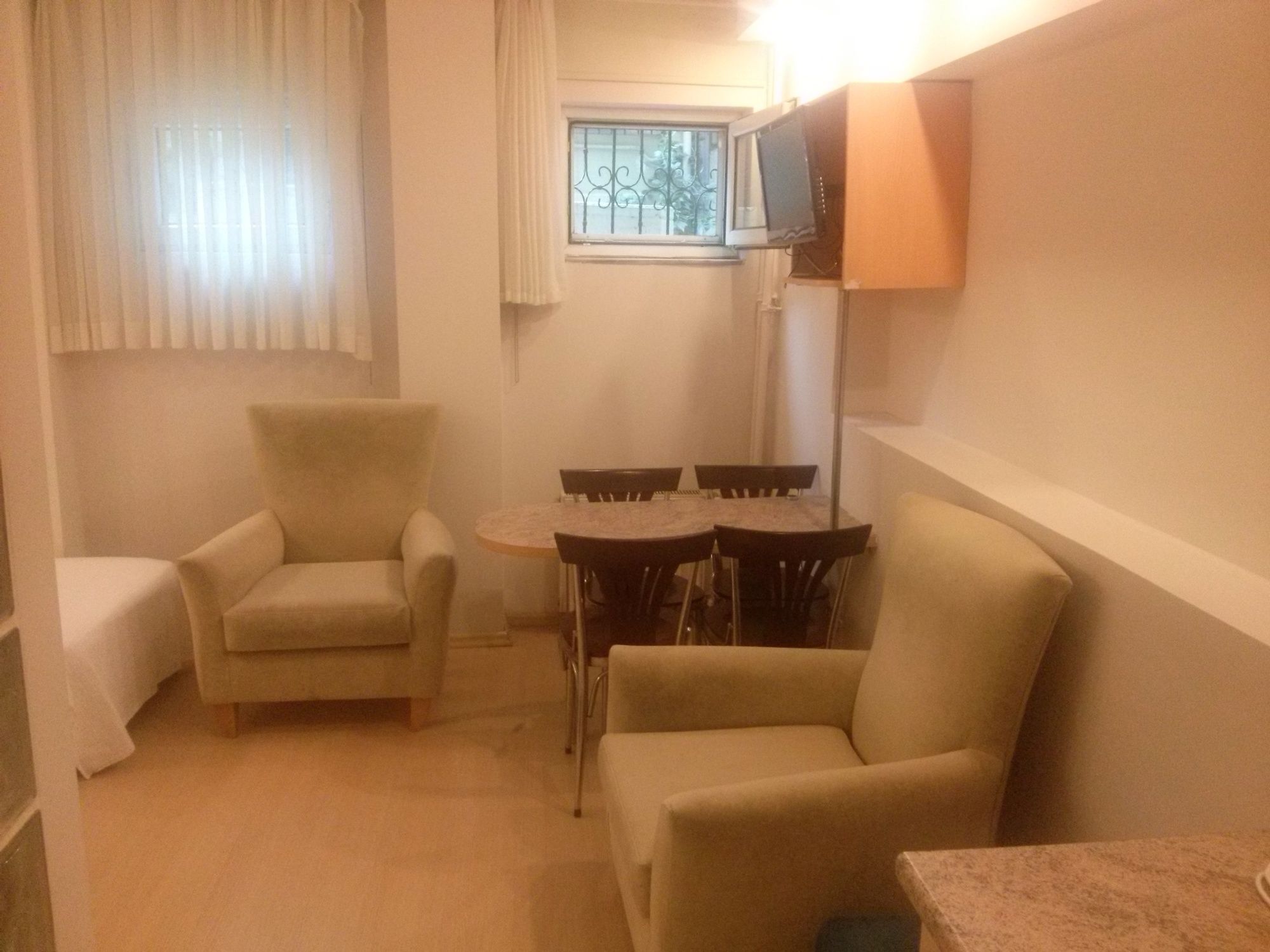 Entes Aparthotel 3*