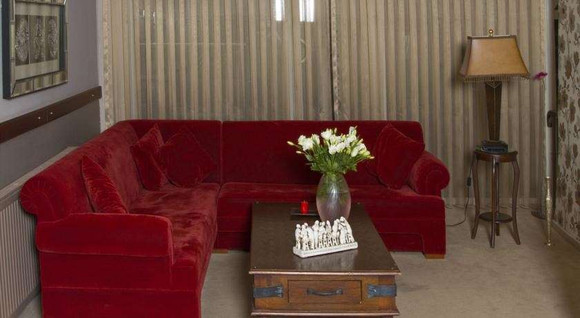 Blanche & Garden Pool Hotel 3*