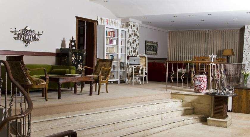 Blanche & Garden Pool Hotel 3*