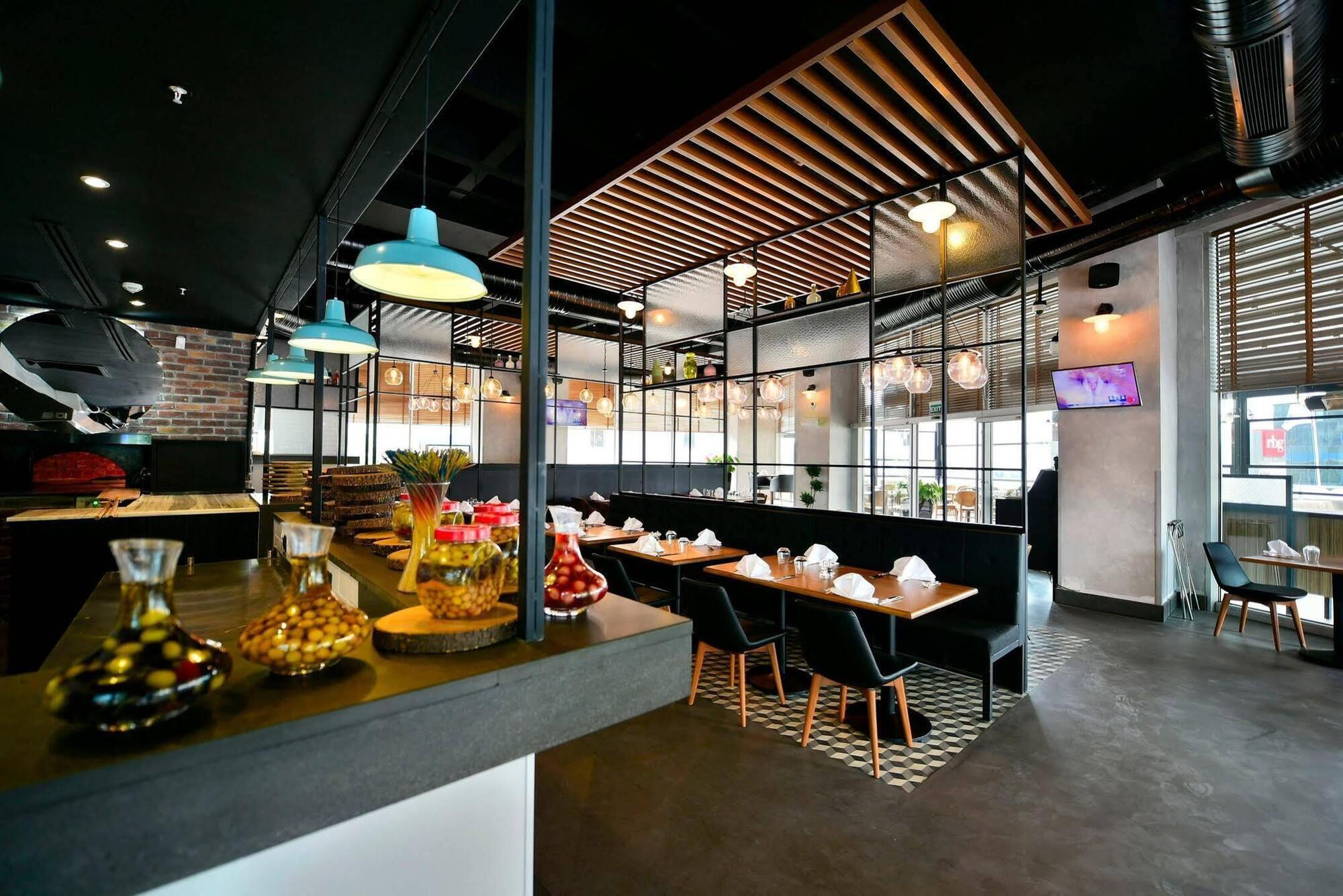 Hotel Park By Radisson Ataturk Airport 5*
