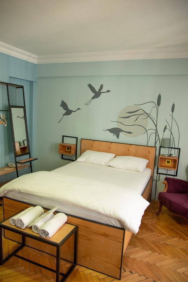 Yolo Hostel