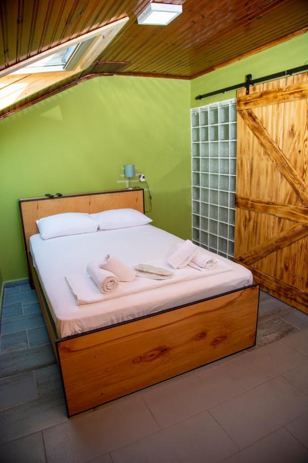 Hostel Yolo *