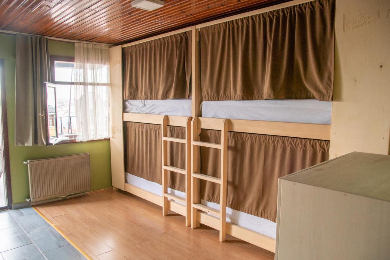 Hostel Yolo *